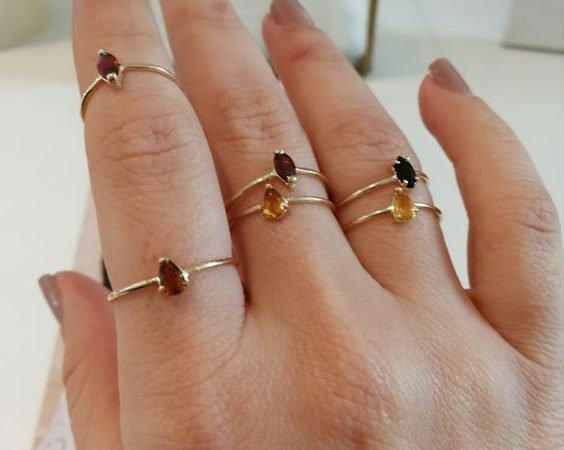 Como usar anéis femininos com elegância